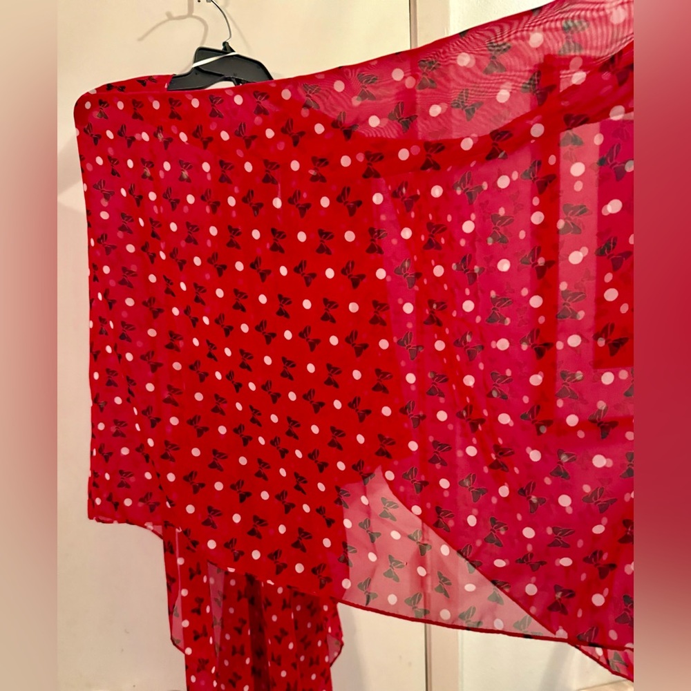 NWTs Disney’s Minnie Mouse scarf. Black bow & polka dots. - Picture 7 of 10